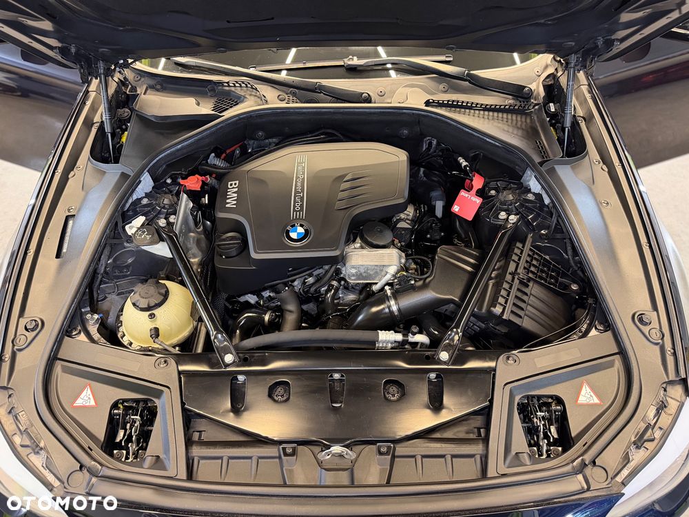 BMW Seria 5 520i Sport-Aut - 28