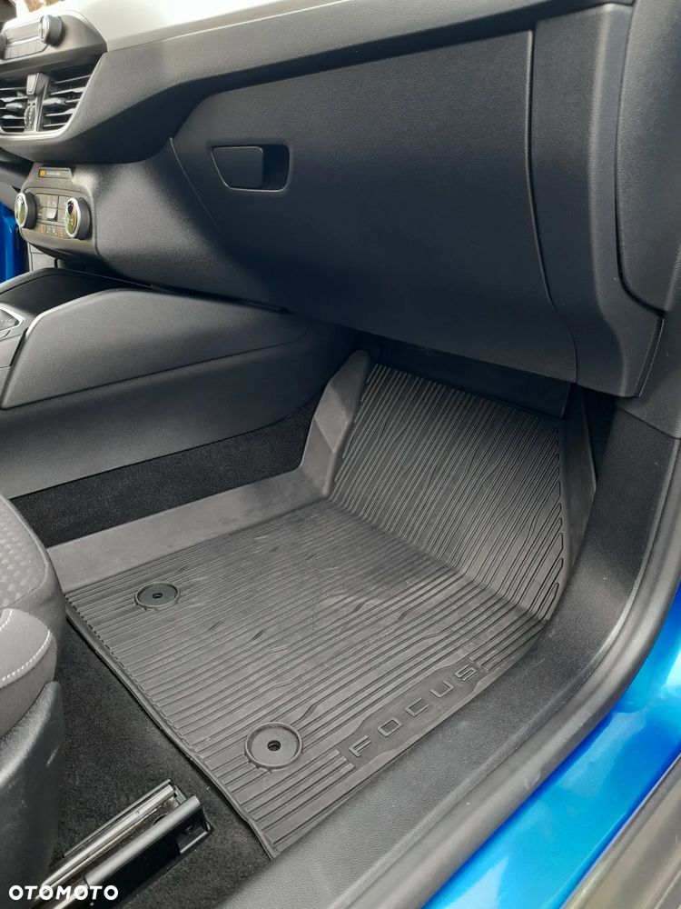 Ford Focus 1.0 EcoBoost Titanium - 24