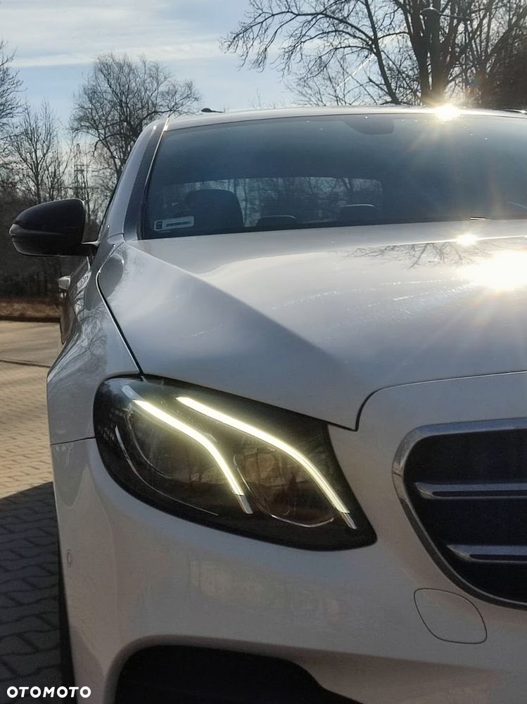 Mercedes-Benz Klasa E 220 d 4-Matic 9G-TRONIC - 12