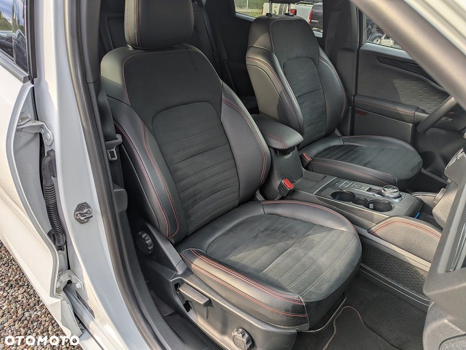 Ford Kuga 2.5 Duratec PHEV ST-LINE - 26