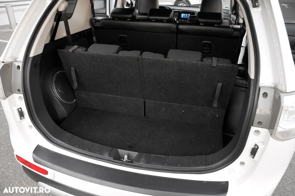 Mitsubishi Outlander 2.2 DI-D 4WD Intense - 25