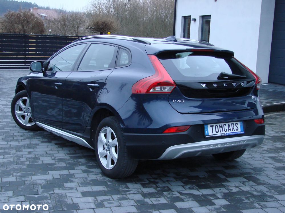 Volvo V40 Cross Country - 12