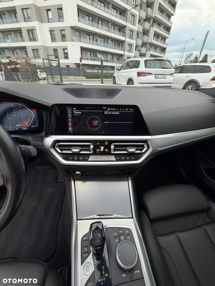 BMW Seria 3 330i Sport Line - 12