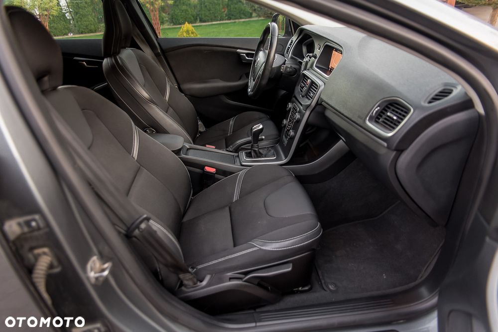 Volvo V40 D2 Drive-E Momentum - 25