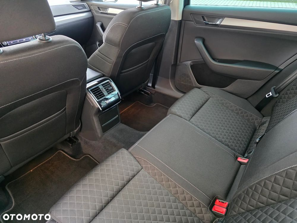 Skoda Superb 2.0 TDI Active DSG - 17