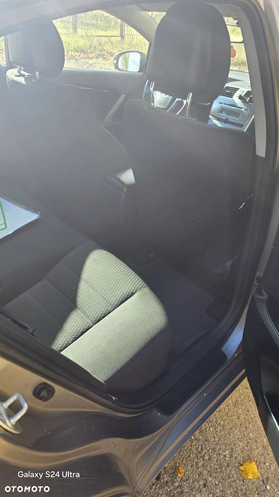 Toyota Avensis - 11