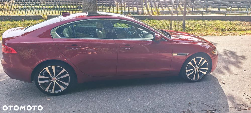 Jaguar XE 2.0 T Prestige - 8
