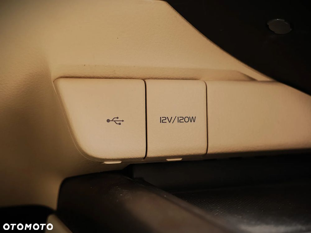 Toyota Camry 2.5 Hybrid Comfort CVT - 34