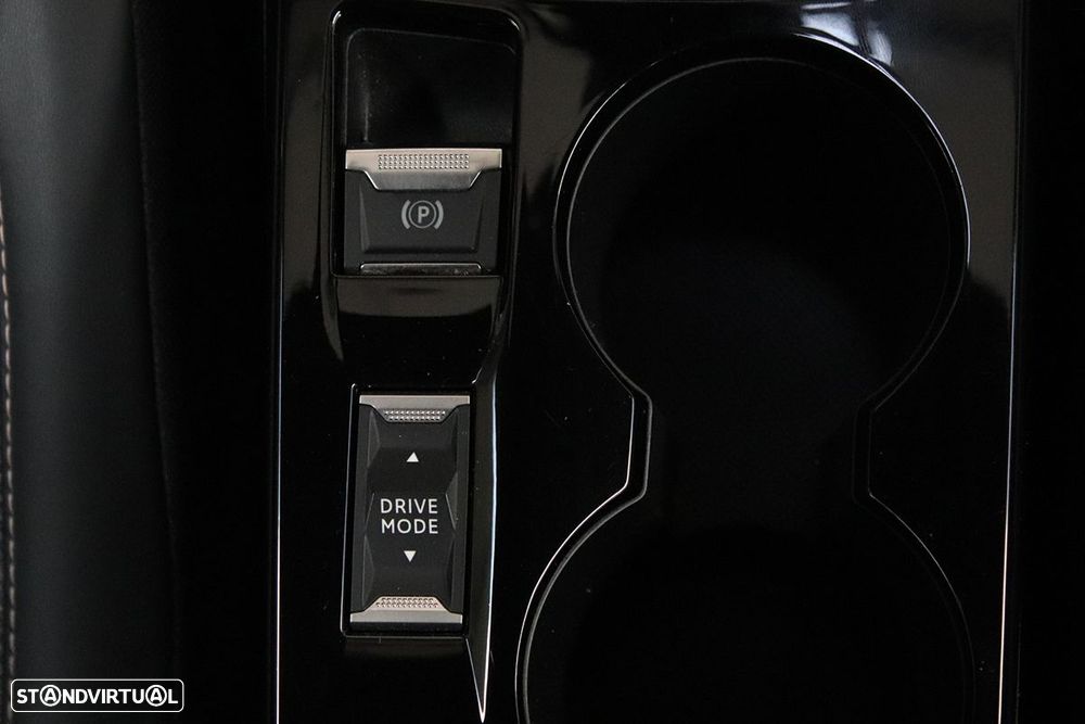 Peugeot 2008 1.2 PureTech Allure EAT8 - 14