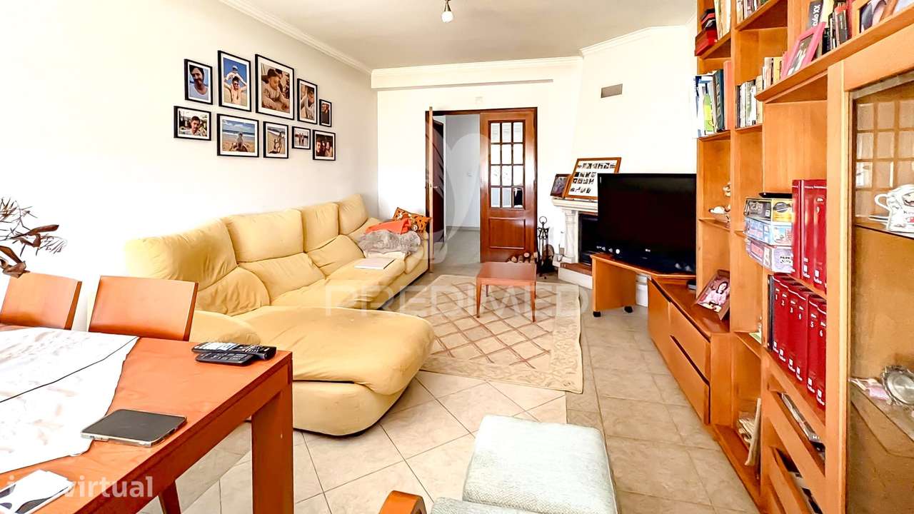 Apartamento T4 com garagem dupla e três varandas no Entroncamento - Grande imagem: 2/26