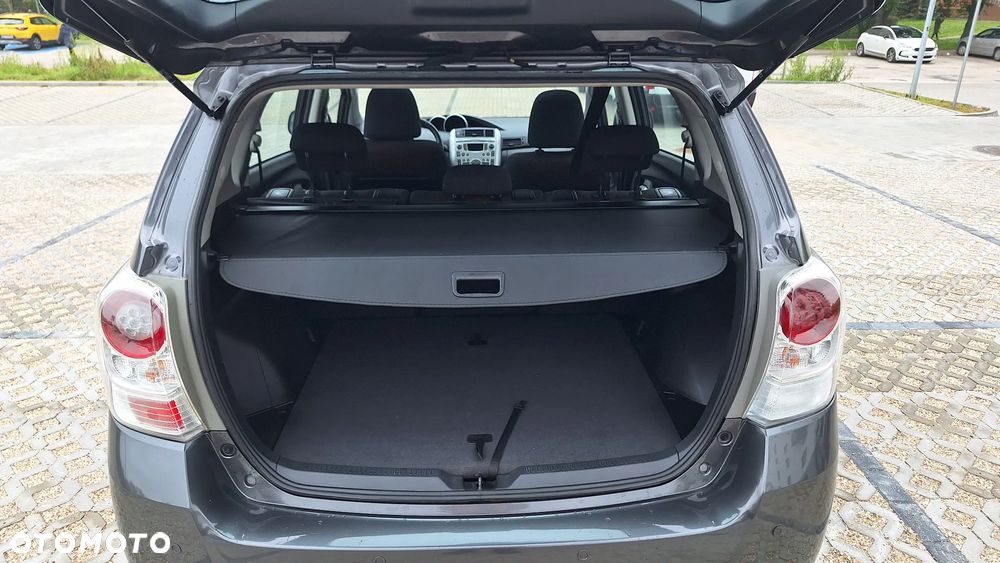 Toyota Verso 1.8 Premium - 21