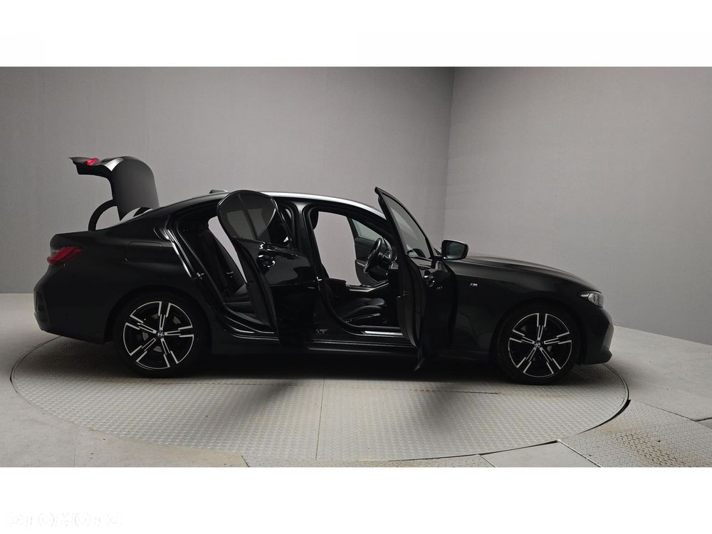 BMW Seria 3 320d xDrive mHEV M Sport - 11