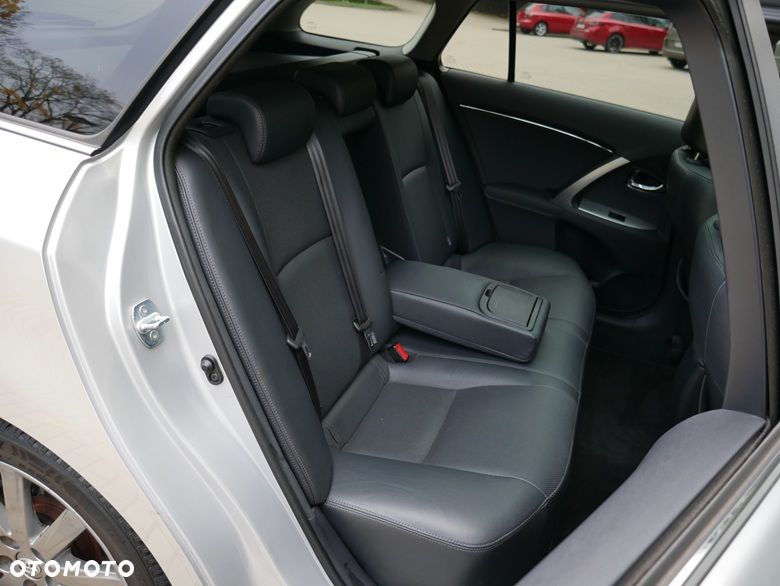 Toyota Avensis Touring Sports 1.8 Executive - 33