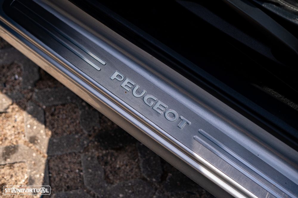 Peugeot 207 CC 1.6 HDi FAP - 12