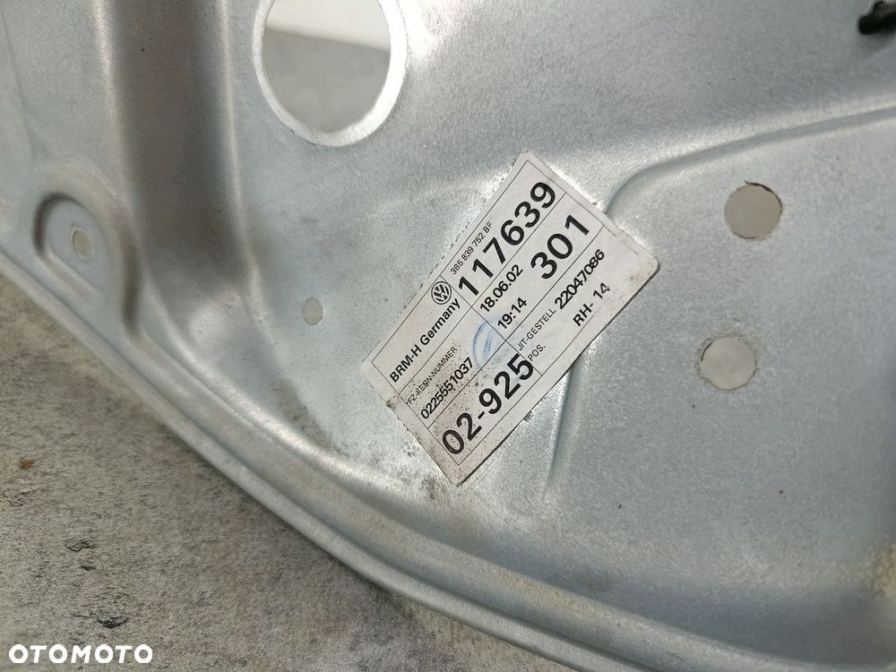 PODNOŚNIK SZYBY PRAWY TYŁ  VW PASSAT B5 FL 3B5839756C  3B5839752BF  BOSCH - 5