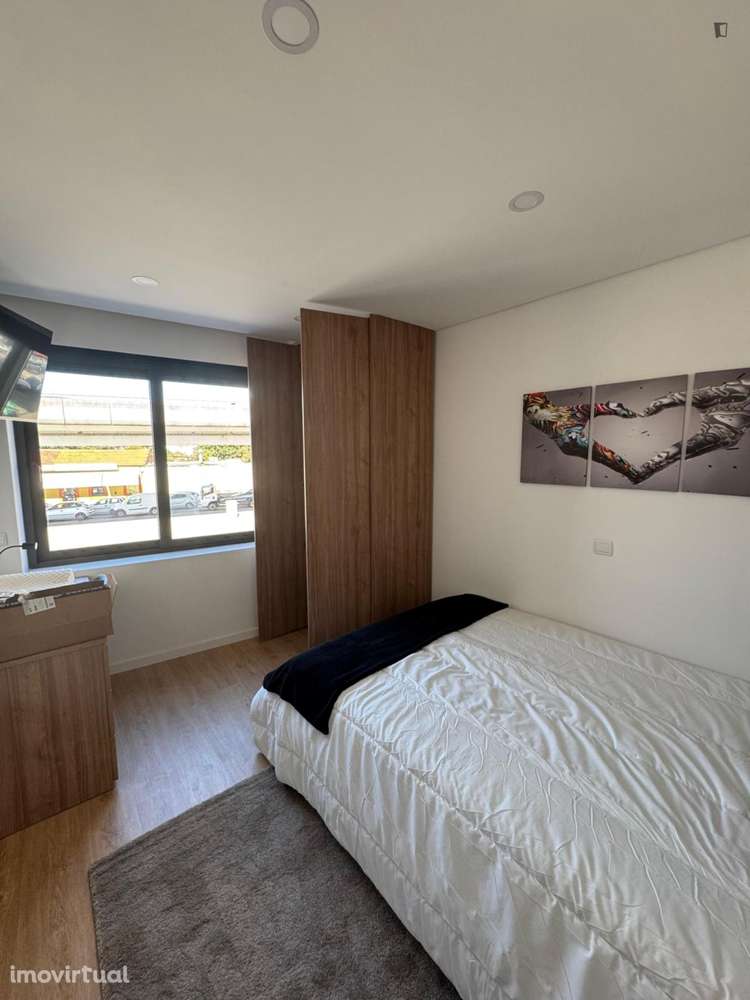 Quarto - localizado em Paranhos Porto - Grande imagem: 5/13