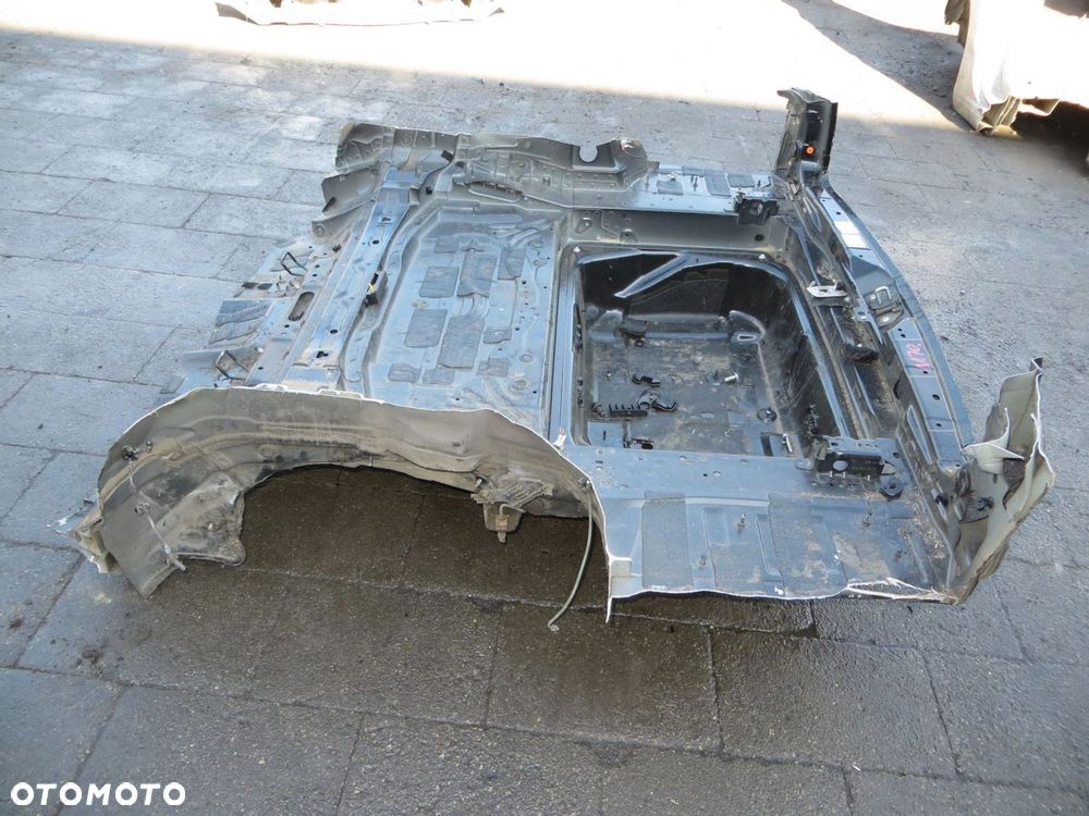 MERCEDES W213 KOMBI WANNA PAS TYLNY TYŁ 197 16- - 3