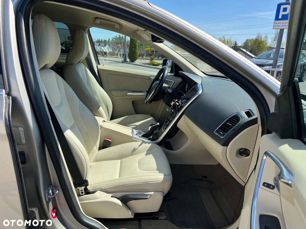 Volvo XC 60 D3 Geartronic Momentum - 30