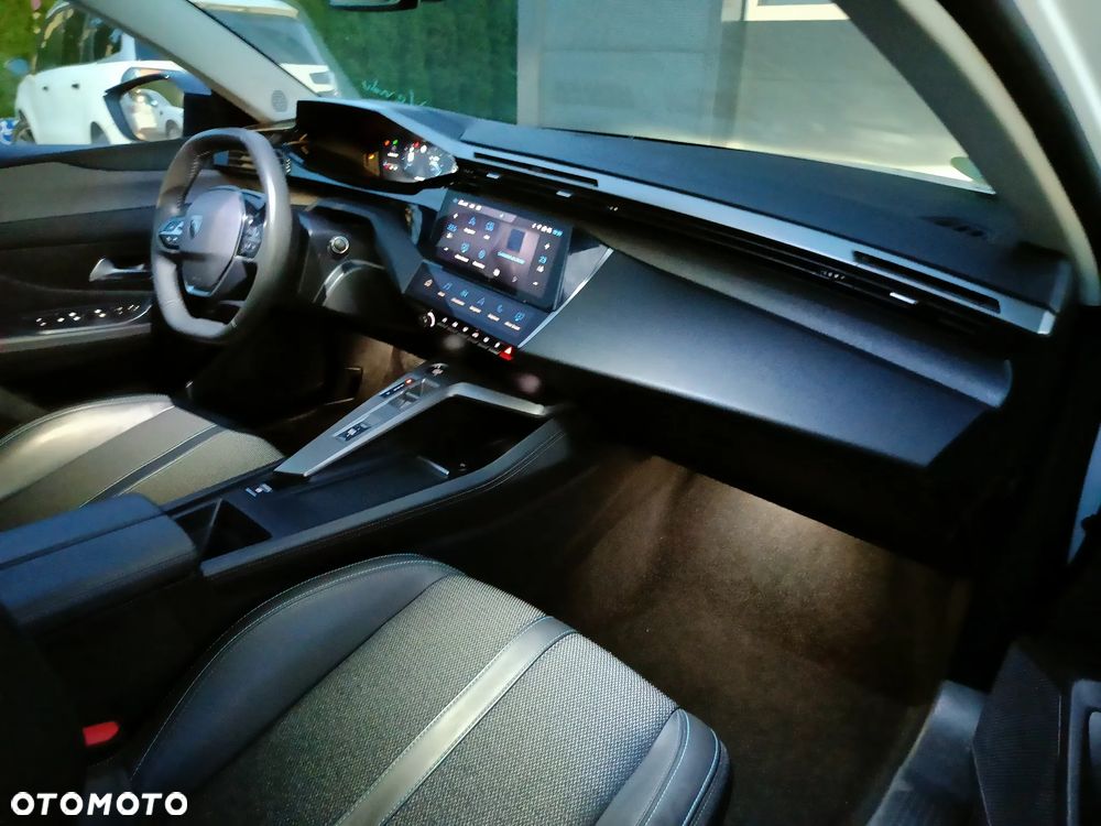 Peugeot 308 SW BlueHDi 130 EAT8 Allure - 13