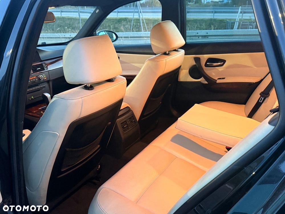 BMW Seria 3 320i - 13