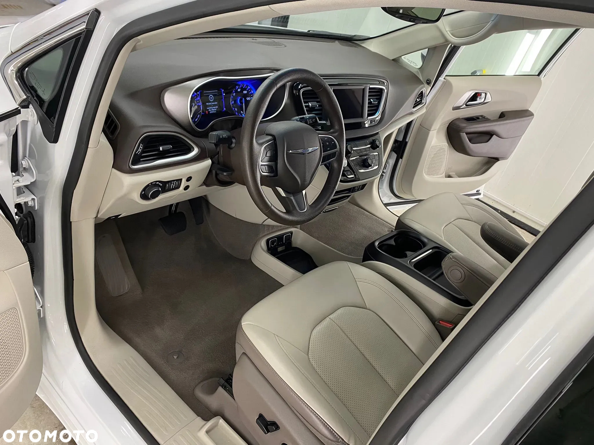 Chrysler Pacifica - 5
