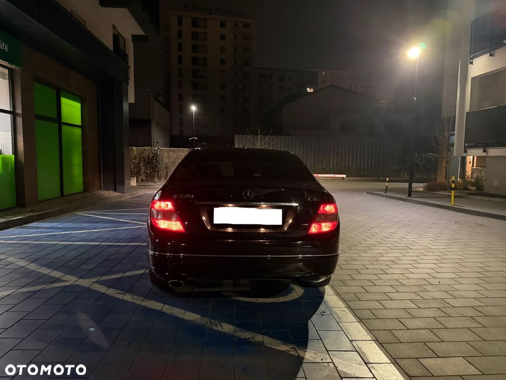 Mercedes-Benz Klasa C 220 CDI BlueEff 4-Matic Avantgarde - 3