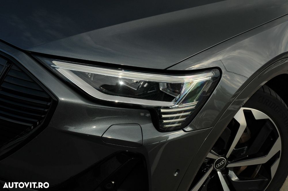 AUDI e-tron 2023 — imagine 8