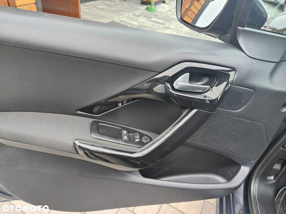 Peugeot 208 - 16