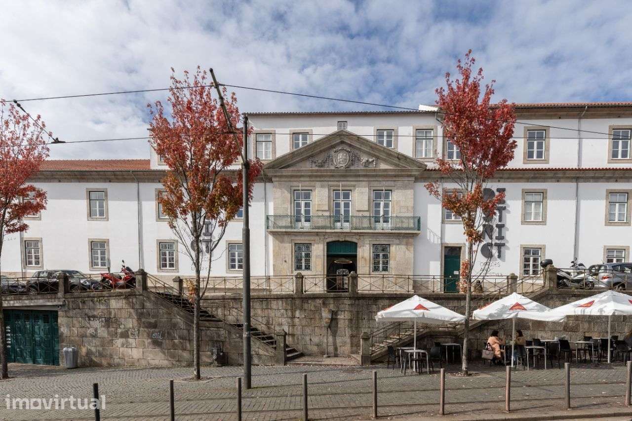 Escritório com amplo espaço para 10 pessoas em Regus Porto S. Bento - Grande imagem: 2/10