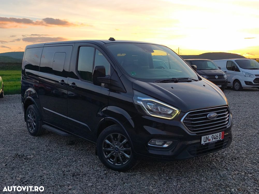 Ford Tourneo Custom - 12
