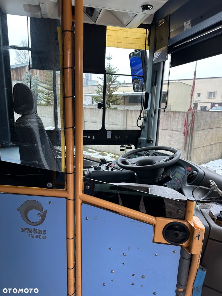 Irisbus CROSSWAY IVECO SFR161 MANUAL RETARDER KLIMA 12m NISKI POKŁAD DO PRZEWOZU OSÓB NIEPEŁNOSPRAWNYCH 39-SIEDZEŃ 57-STOJĄCYCH 560000km OPONY:275/70/22.5-NOWE!!! NAWIEWY PRZYCIEMNIONE SZYBY 2009r ŁADNY - 10