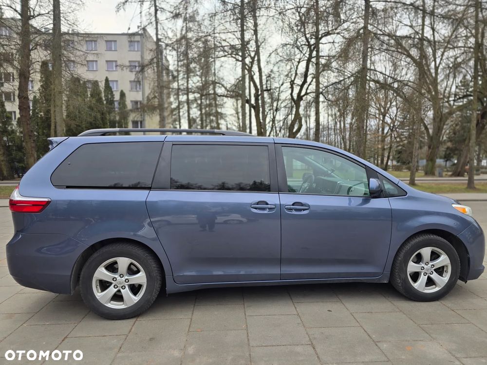 Toyota Sienna 3.5 V6 - 18