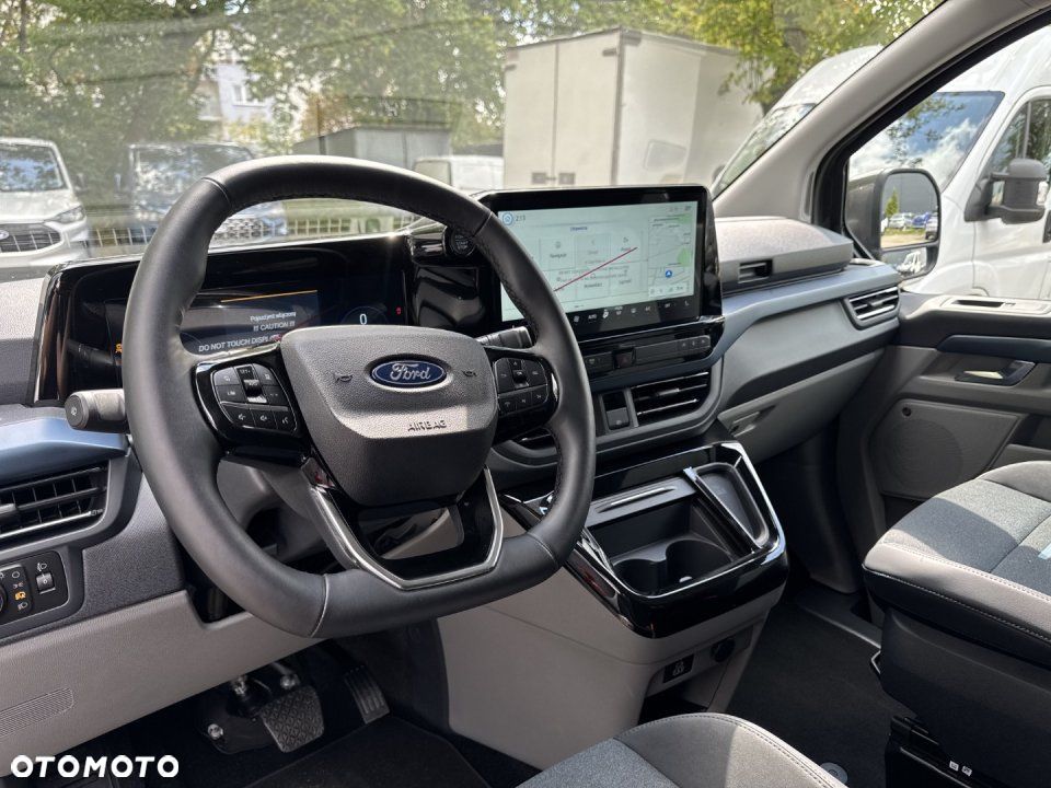 Ford Tourneo Custom - 9