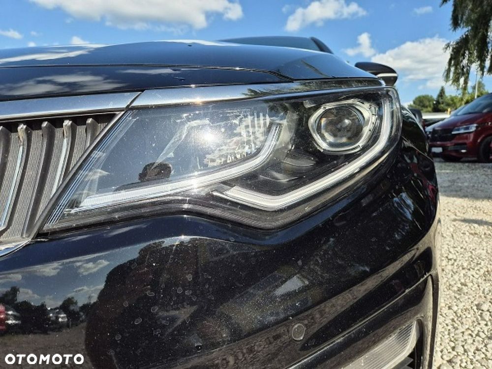 Kia Optima 2.0 L - 8
