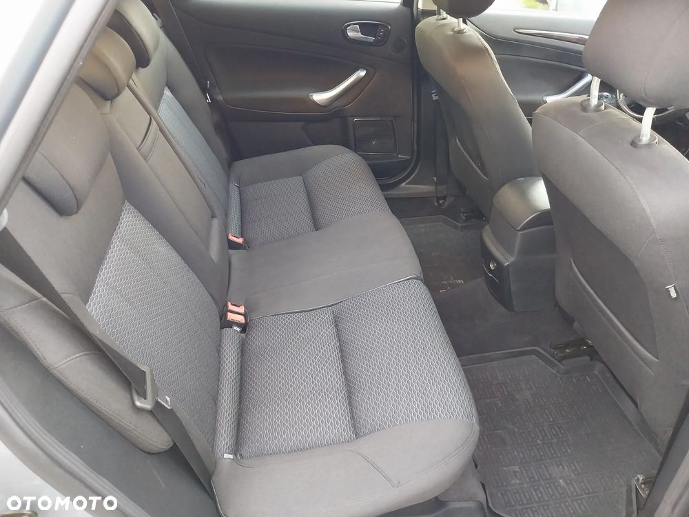 Ford Mondeo 2.0 TDCi Ghia - 24