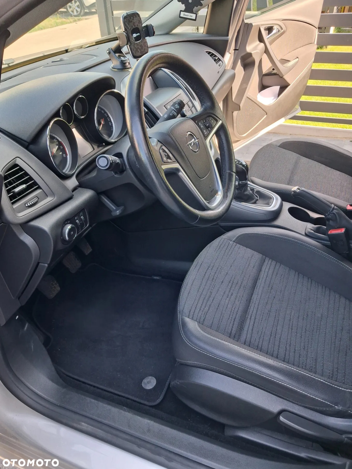 Opel Astra IV 1.4 T Business EU6 - 3