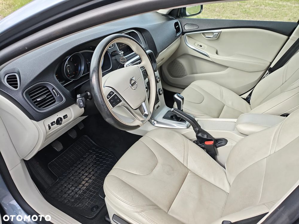 Volvo V40 D3 Inscription - 19