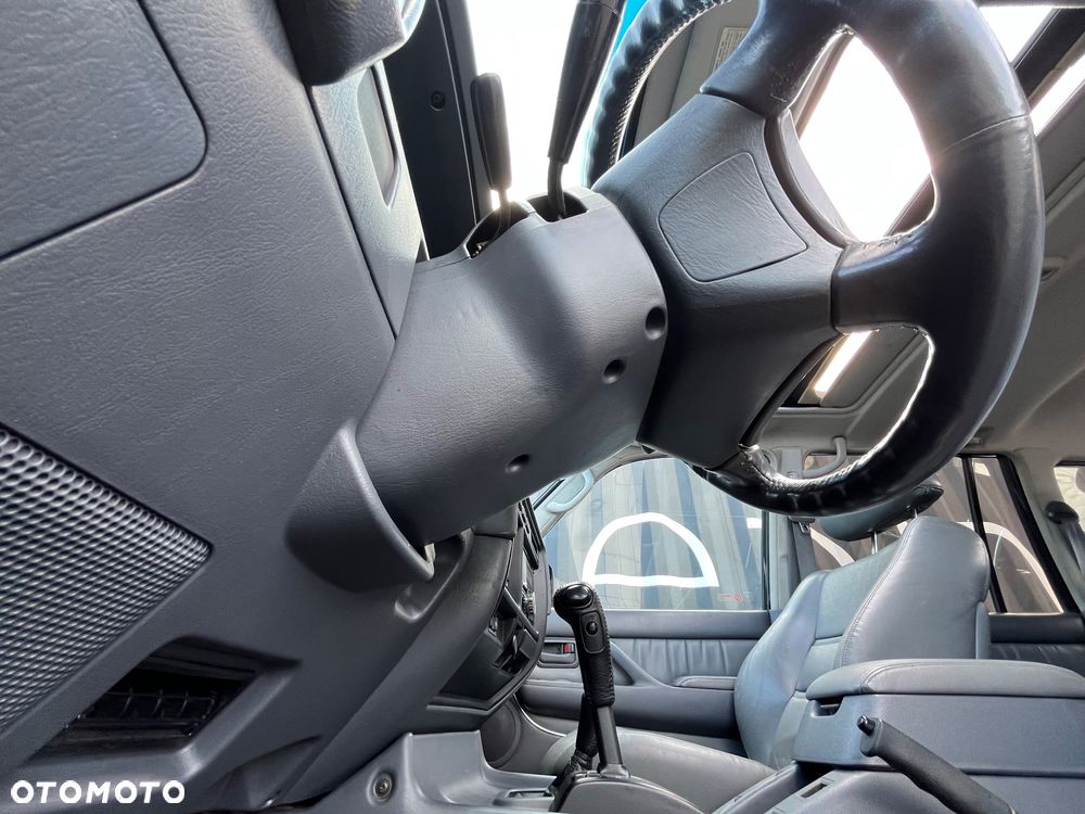 Toyota Land Cruiser - 33