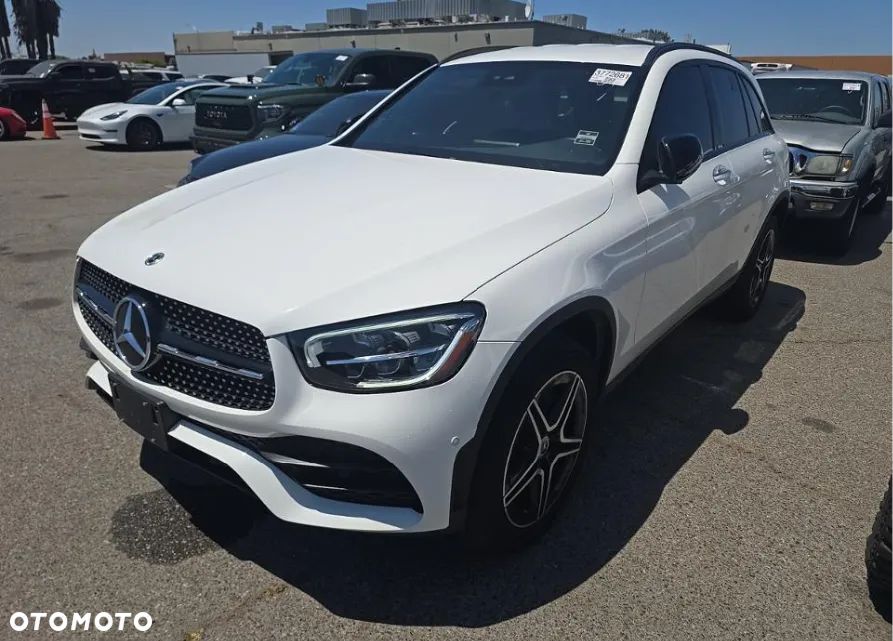 Mercedes-Benz GLC 300 4Matic 9G-TRONIC AMG Line - 2