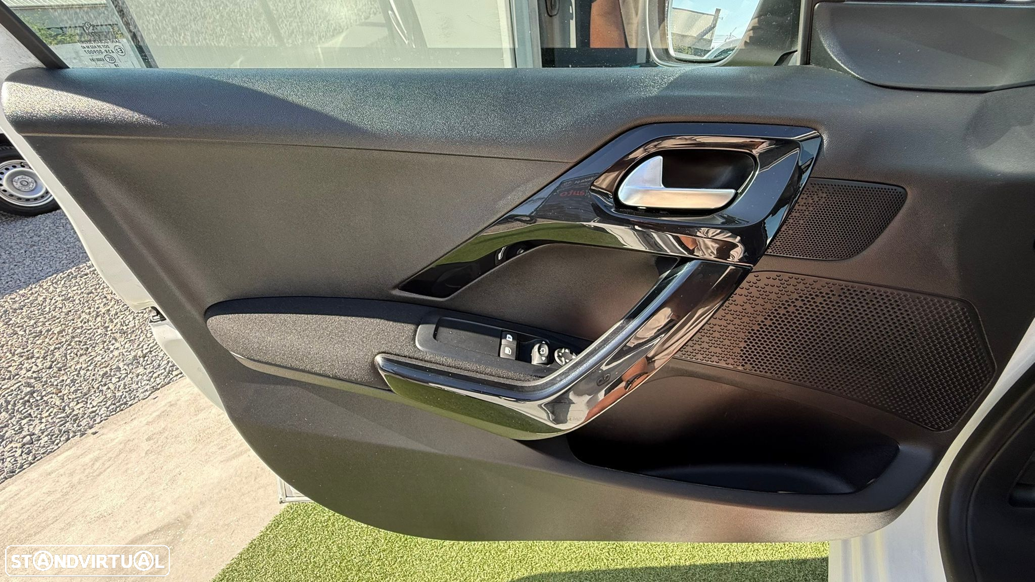 Peugeot 208 1.2 PureTech Signature - 44