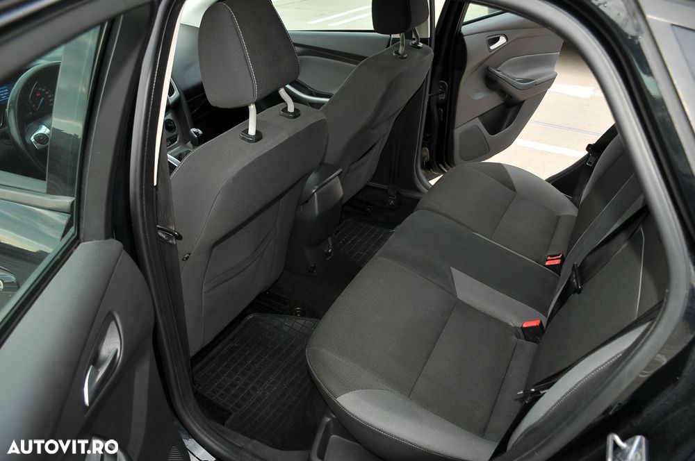 Ford Focus 1.6 TDCI DPF Titanium - 11