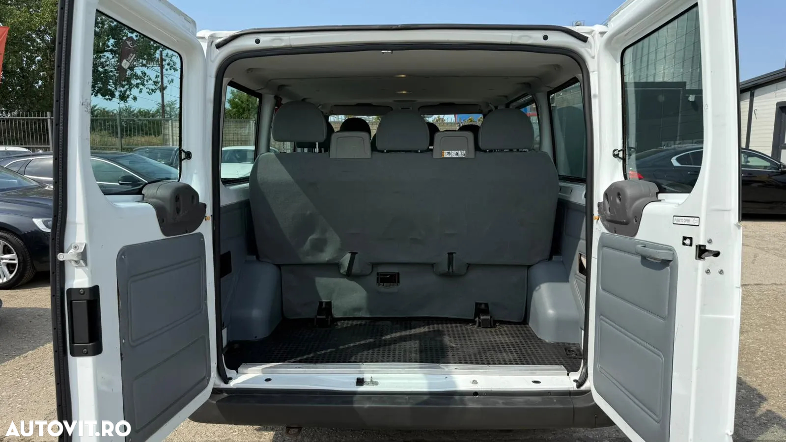 Ford Transit 300 SWB Kombi Ambiente - 11