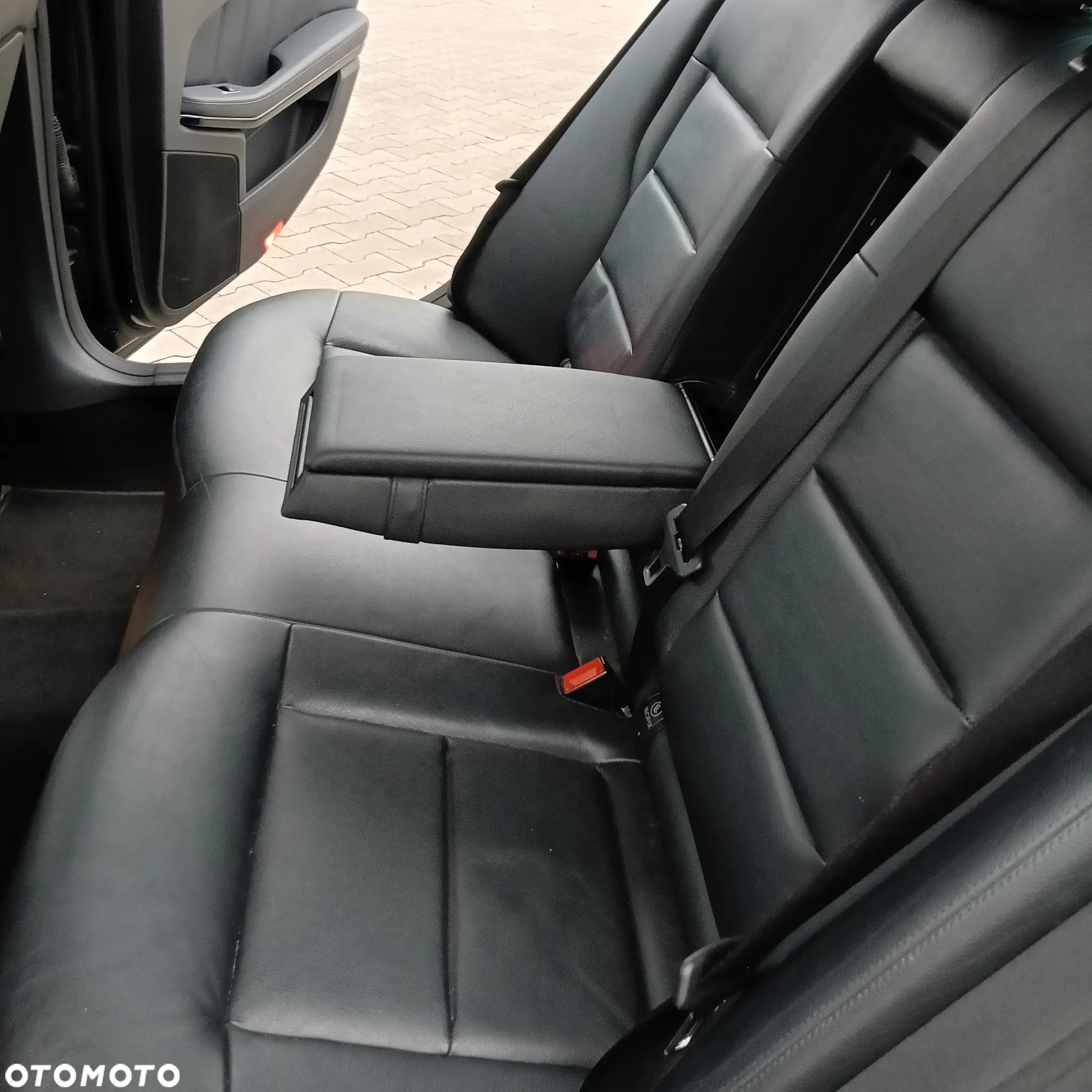 Mercedes-Benz Klasa E 350 CDI BlueEff Avantgarde - 6