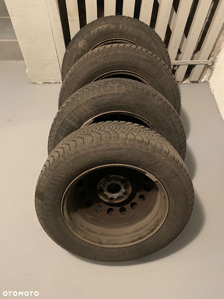 Toyota felgi stalowe 15” z oponami Good Year sezonówki, TPMS, kołpaki, nakrętki. - 2
