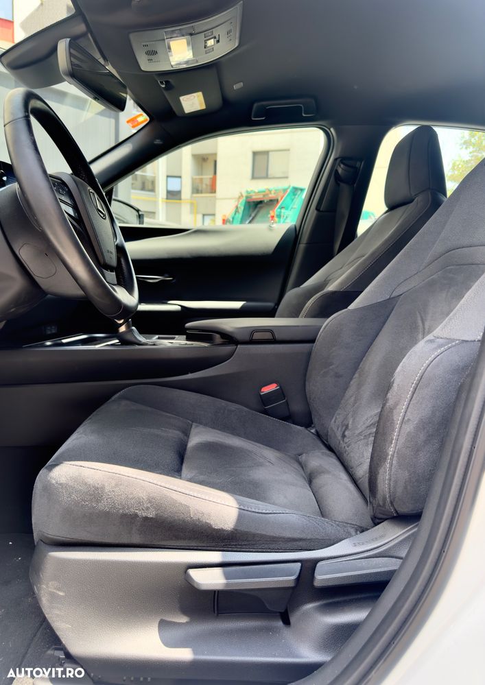 Lexus UX 250h Amazing Edition - 8