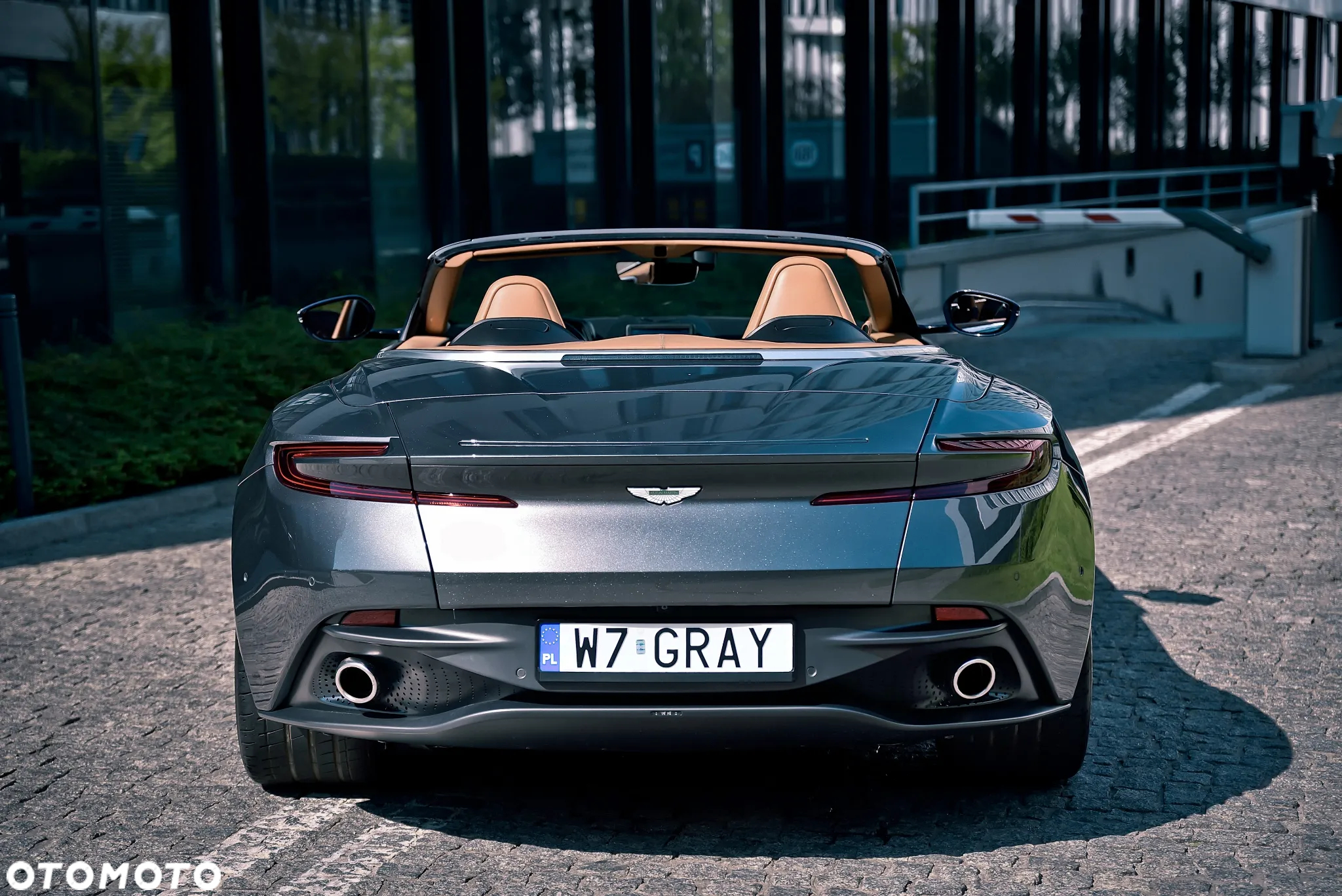 Aston Martin DB11 V8 Volante - 6