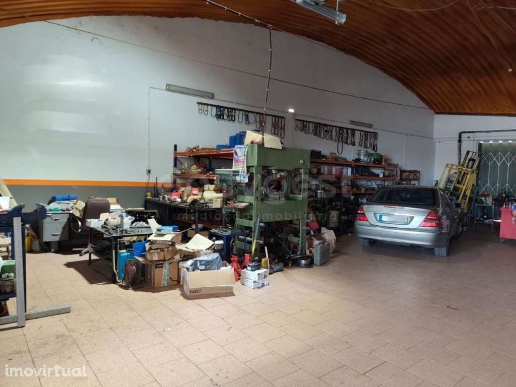 Armazém com Terreno e Oficina Totalmente Equipada - 848,60 m² - Grande imagem: 3/16