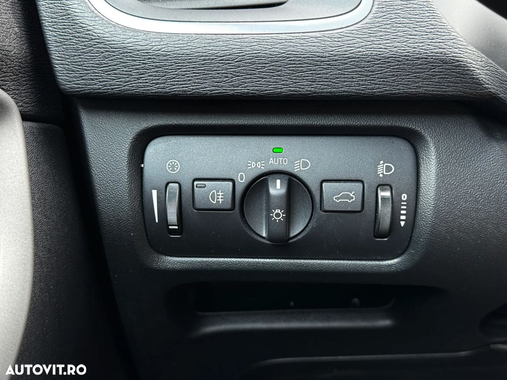 Volvo V40 D2 Powershift Momentum - 31