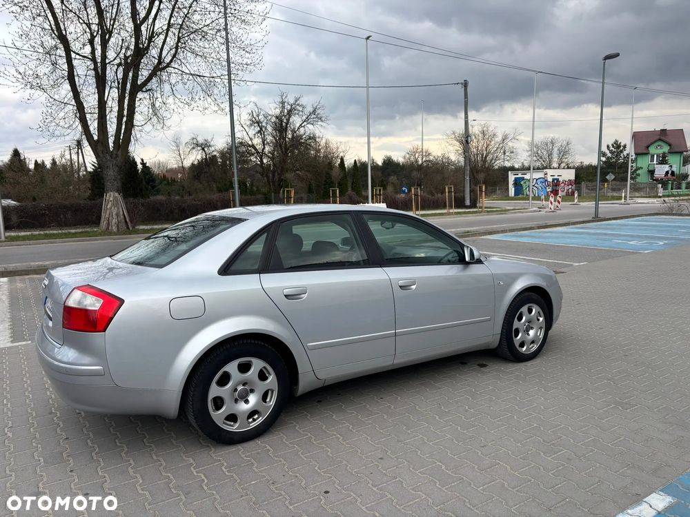 Audi A4 Limousine - 14