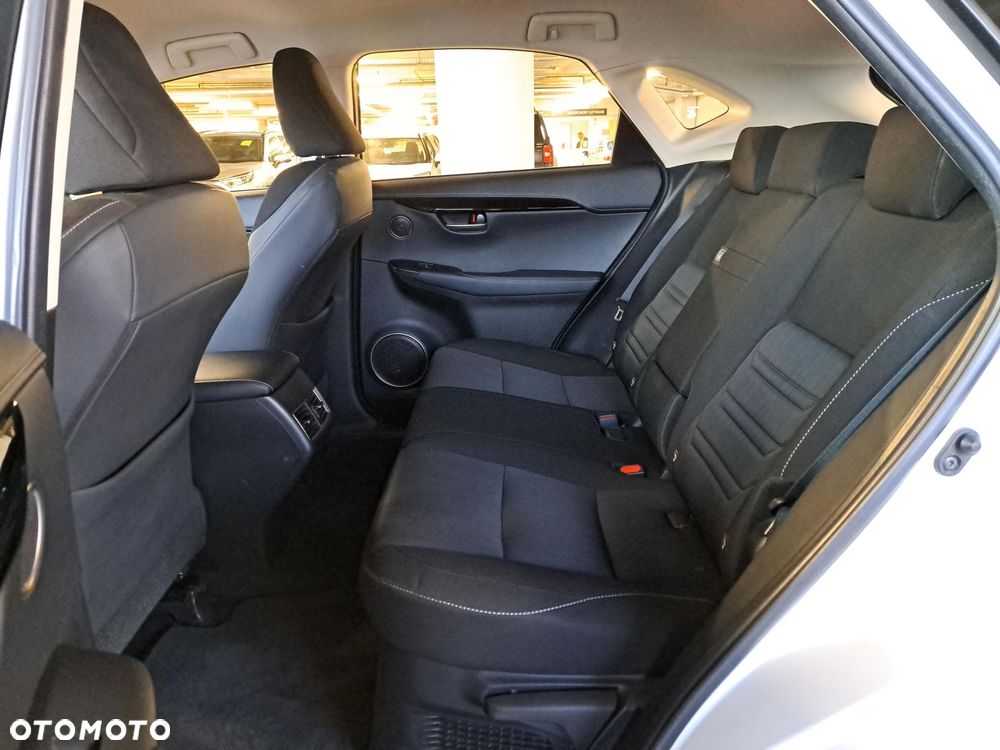 Lexus NX 300h Business Edition AWD - 34